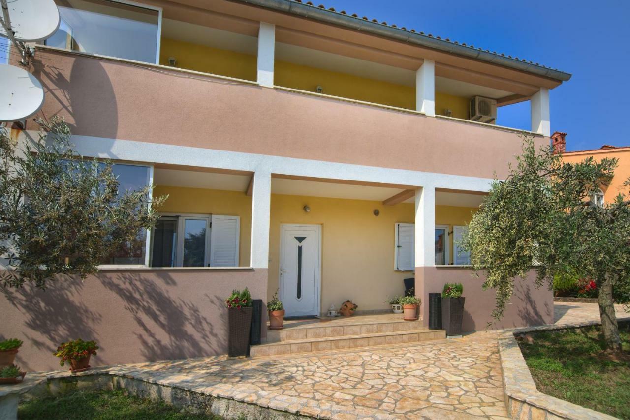 Apartment&Holiday Home Mladenka Pula Buitenkant foto